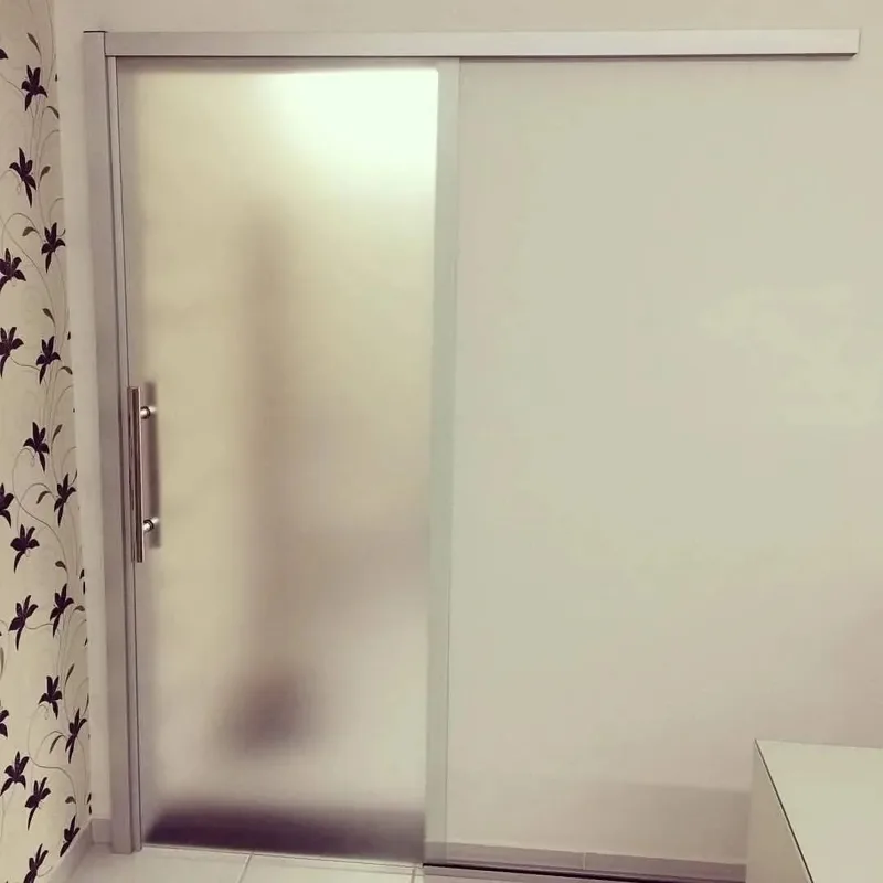 Portas e janelas: trabalho da Santa Inês