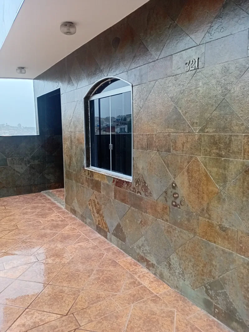 Portas e janelas: trabalho da Santa Inês